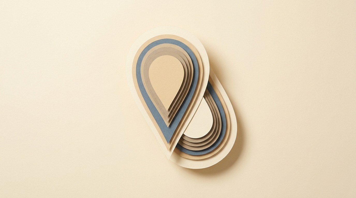 크림·베이지·뮤트 블루그레이 종이를 겹쳐 만든 페이퍼크래프트 — 같은 크기의 물방울 두 겹이 하나는 위쪽에, 다른 하나는 아래쪽에 무게가 실린 모습으로 같은 부피가 자리를 옮겨간 것을 표현
